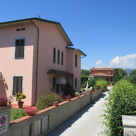 Affittacamere Villa Delia Λούκα Εξωτερικό φωτογραφία